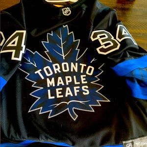 Auston Matthews Fanatics Breakaway Leafs Jersey Size Large  more of Slim Fit